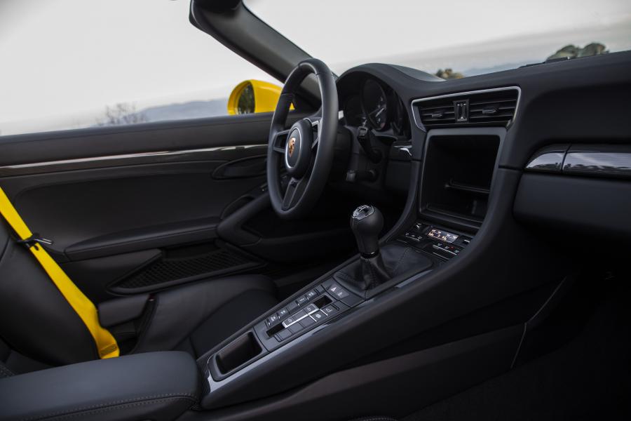 Интерьер Porsche 911 Speedster (991) 2019 года  (WW) (фото 39 из 54)
